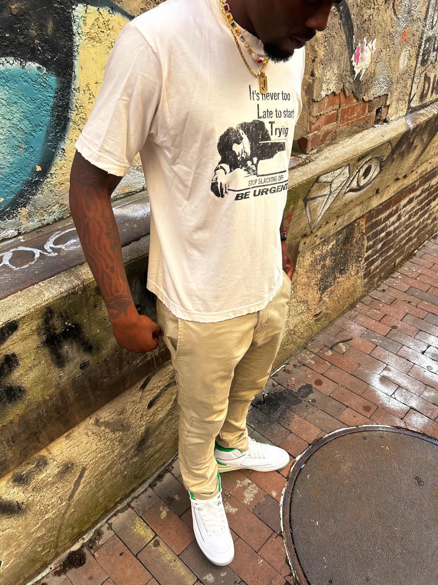 BE URGENT TEE